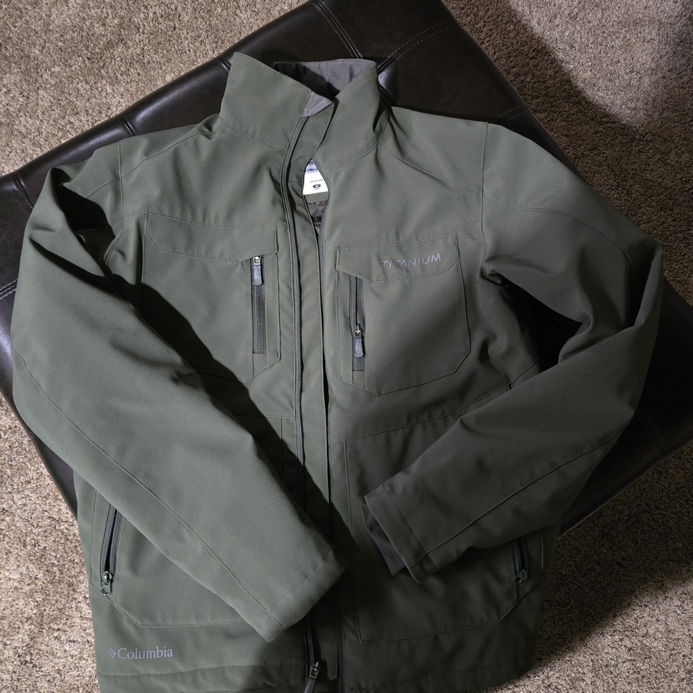 Columbia Men's Olive Performance Softshell Jacket - Titanium Series